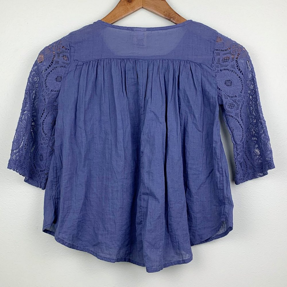 3/$20 Arizona Jeans Sheer Lace 3/4 Peasant Blouse - Picture 2 of 4